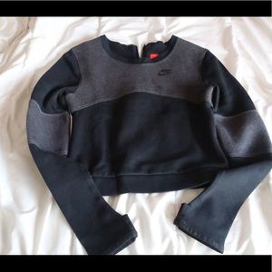 Nike black and gray cropped sports sweater.